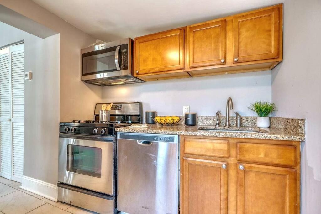 Budget Bed Room Near Downtown Inner Harbor W Free Parking Балтимор Екстериор снимка