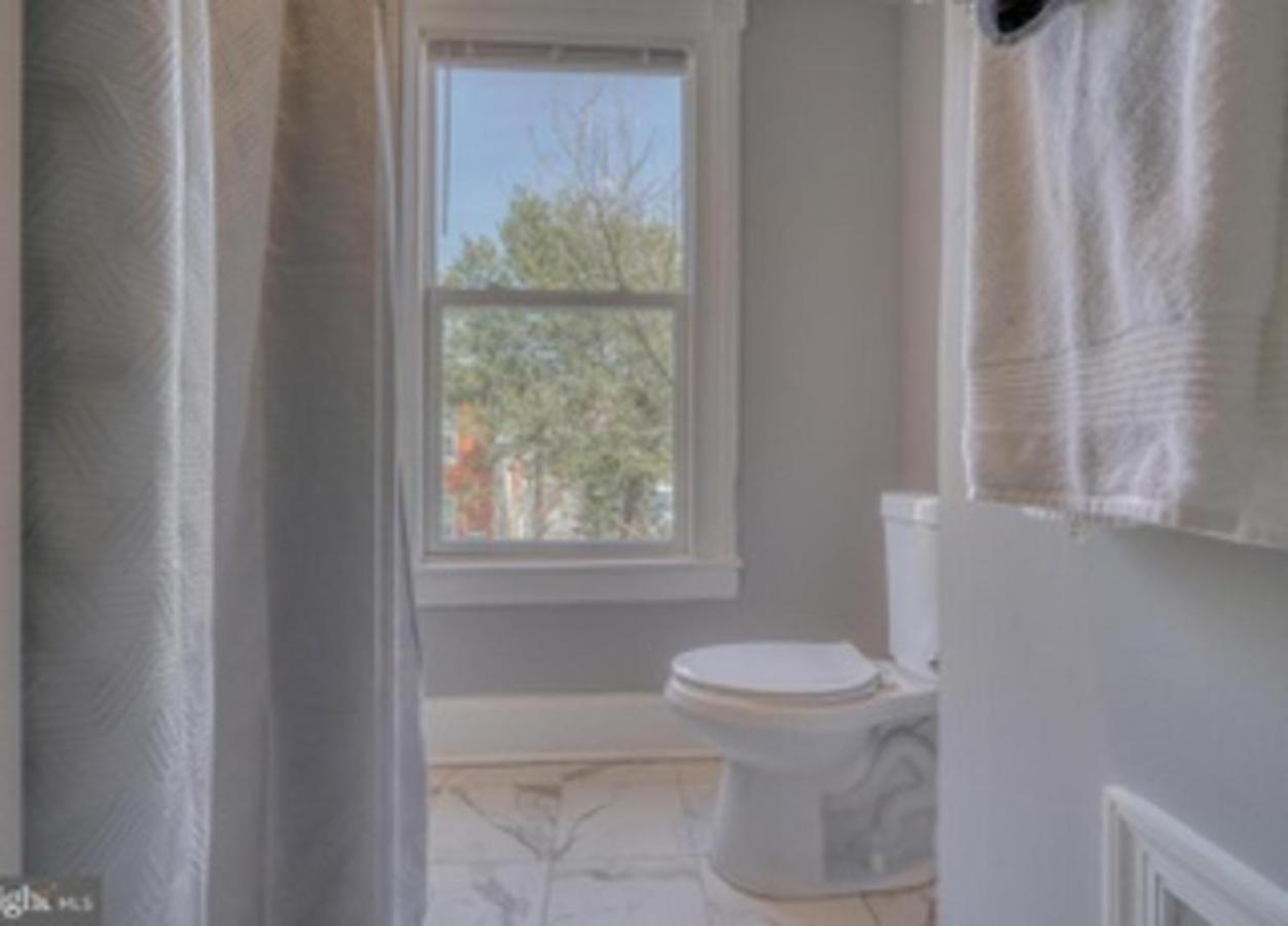 Budget Bed Room Near Downtown Inner Harbor W Free Parking Балтимор Екстериор снимка